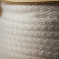 Cordón Fiesta Crudo - Rollo de 200 Metros de Versatilidad y Estilo Natural  para quienes buscan un acabado auténtico y versátil.