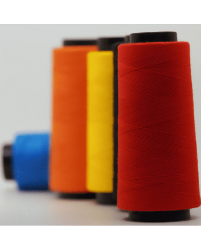 Hilo SOL 2000 yardas ideal para proyectos de costura en entornos industriales o domésticos.