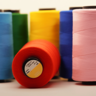 Hilo SOL de 5000 yardas es perfecto para proyectos de costura a gran escala. Con una excelente resistencia y suavidad.