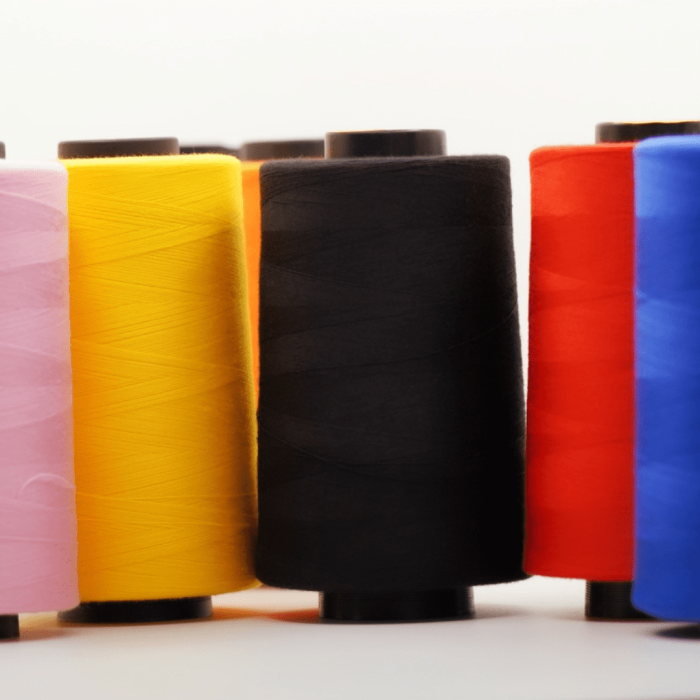 Hilo SOL de 5000 yardas es perfecto para proyectos de costura a gran escala. Con una excelente resistencia y suavidad.