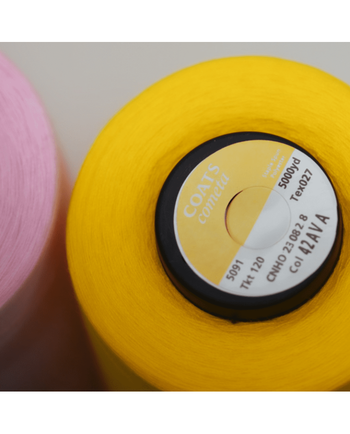 Hilo SOL de 5000 yardas es perfecto para proyectos de costura a gran escala. Con una excelente resistencia y suavidad.