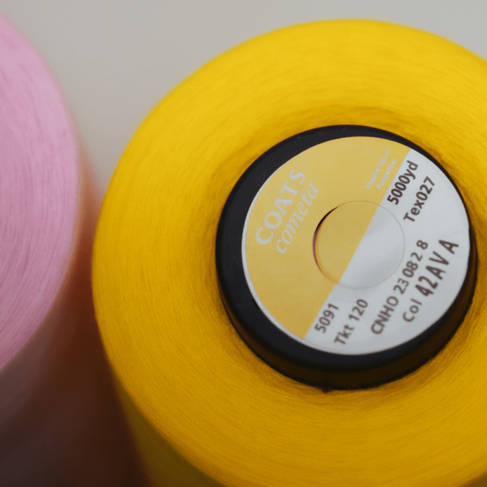 Hilo SOL de 5000 yardas es perfecto para proyectos de costura a gran escala. Con una excelente resistencia y suavidad.