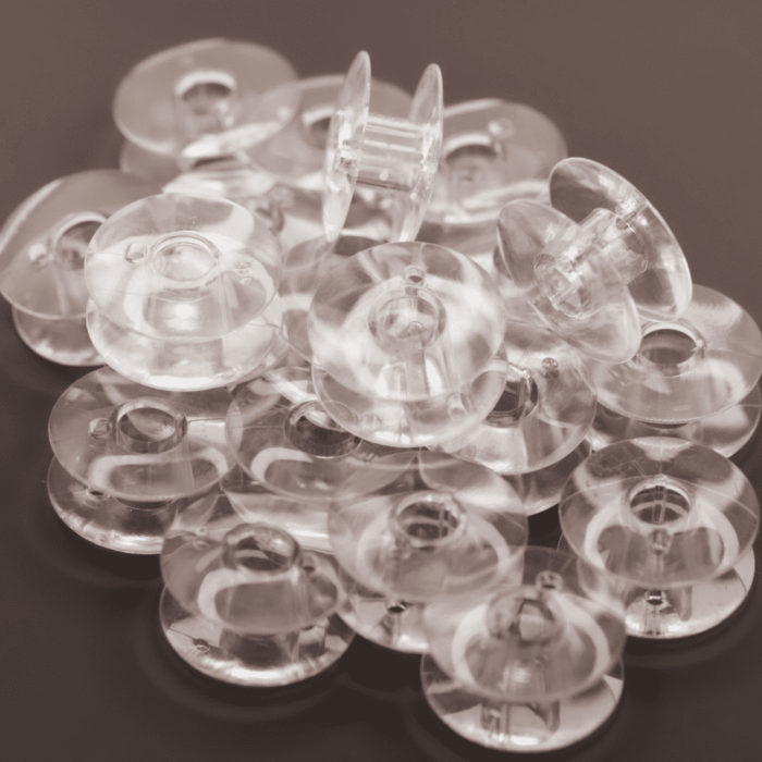 Carretel Plástico para Máquina de Coser Casera x 10 para máquinas de coser caseras, ofreciendo una operación fluida.